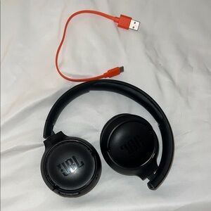 JBL Black Headphones with USB Cable